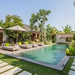 Villa Sebelah